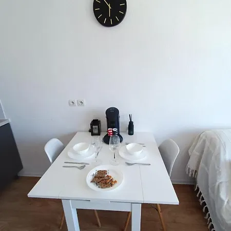 Equipe A 6 Minutes De La Gare St Charles * Marseille